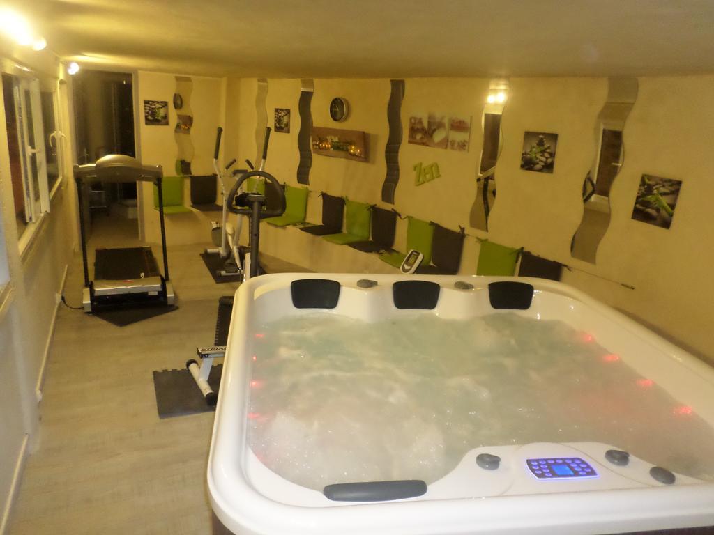 Saint-Macaire Appart'Hotel Les Tilleuls الغرفة الصورة
