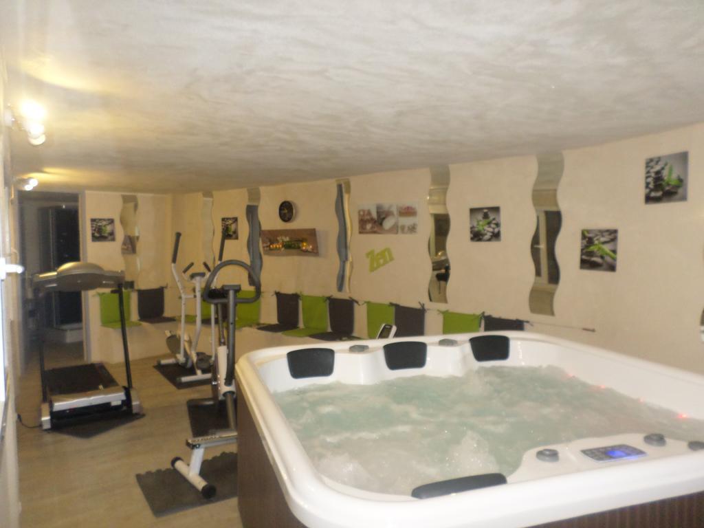 Saint-Macaire Appart'Hotel Les Tilleuls الغرفة الصورة