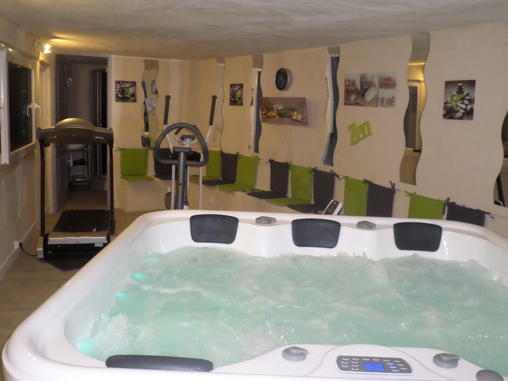 Saint-Macaire Appart'Hotel Les Tilleuls الغرفة الصورة